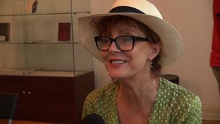 Sarandon button