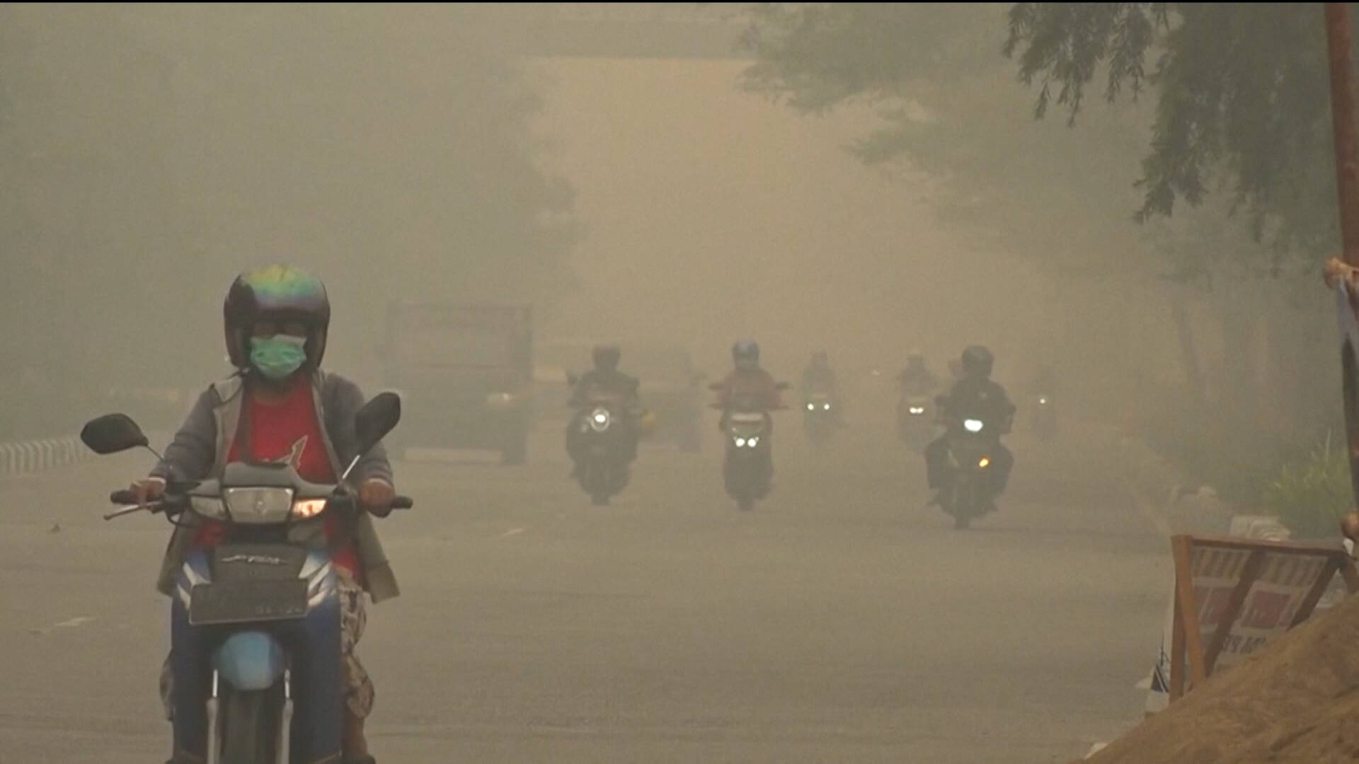 Toxic Haze Spreads Across Southeast Asia as Wildfires Rage in Indonesia