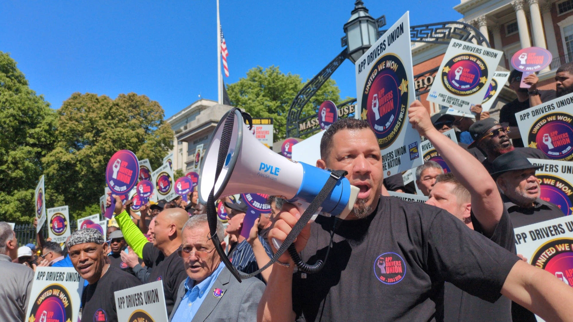 Massachusetts Formally Recognizes Union of Ride-Share Drivers