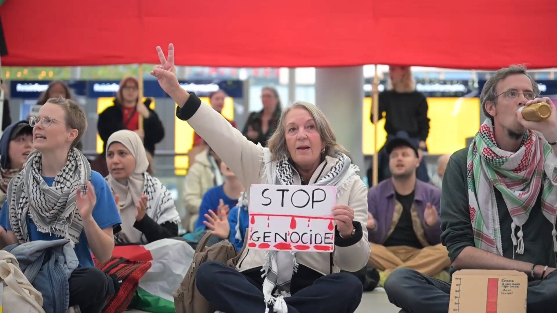 Spanish Parliament Approves Israel Arms Embargo as Dutch Protesters Hold Sit-Ins for Gaza