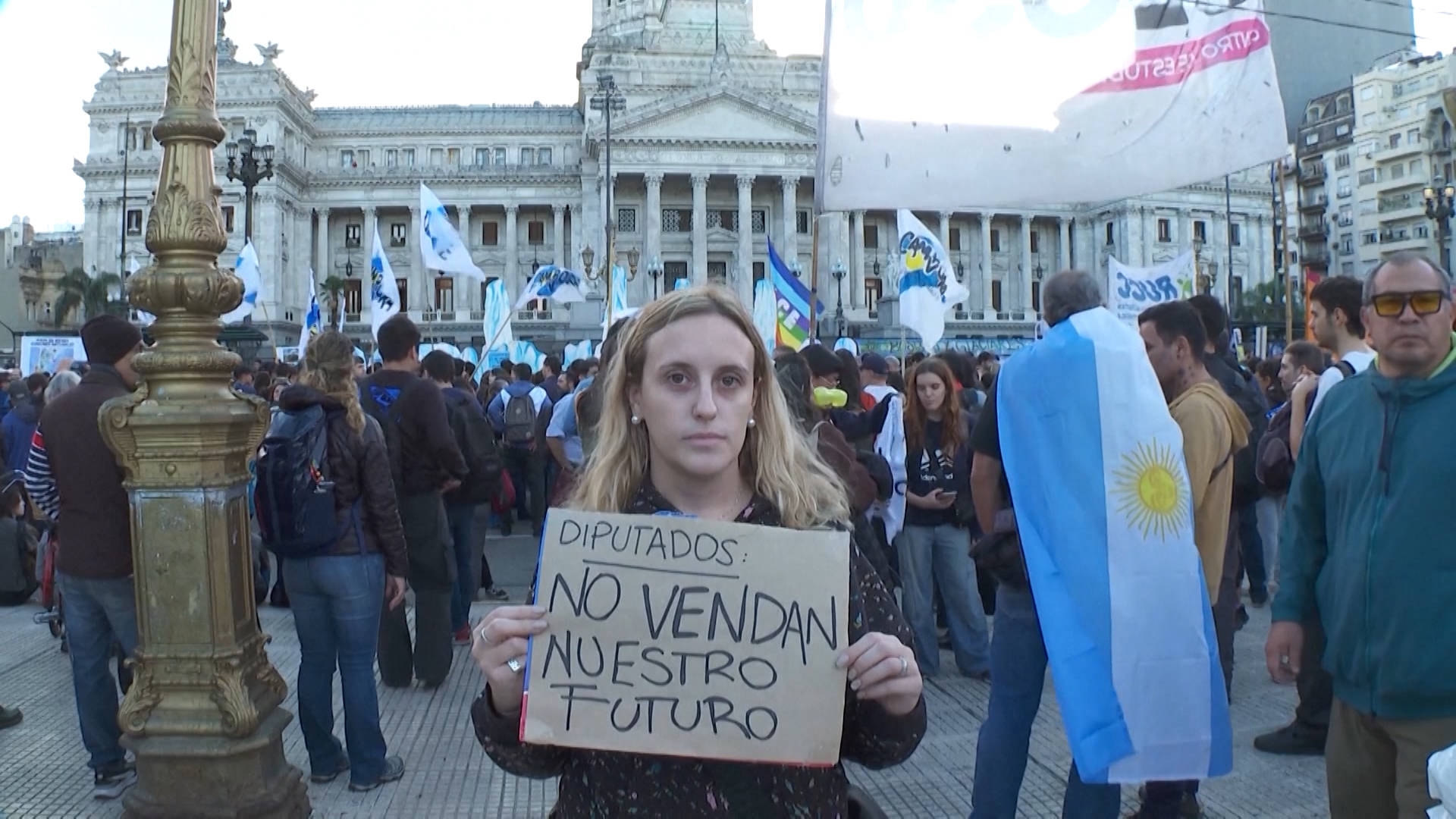 Protesters Rally to Protect Water Resources as Argentina Weakens Law Protecting Glaciers - Democracy Now! thumbnail