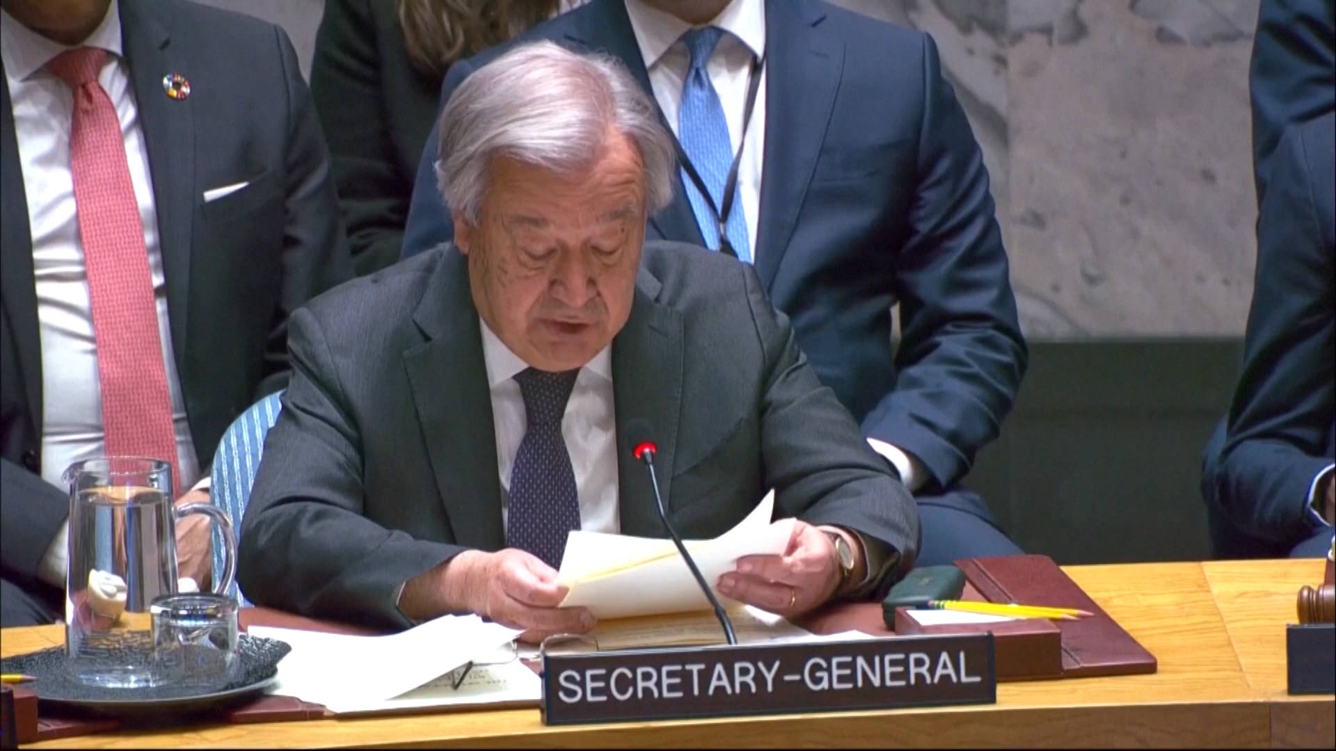 U.N. Warns of Global Food Emergency as Strait of Hormuz Remains Closed