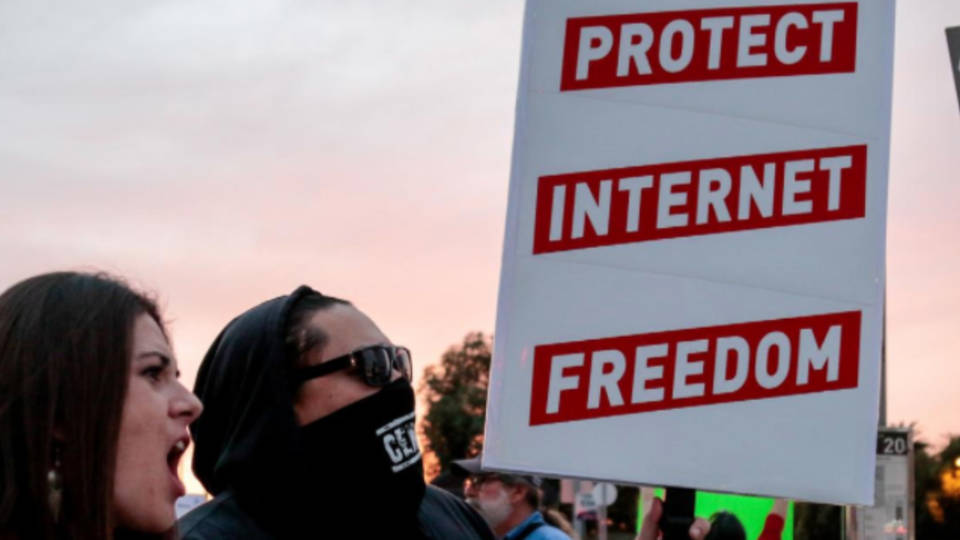 H15 net neutrality protest