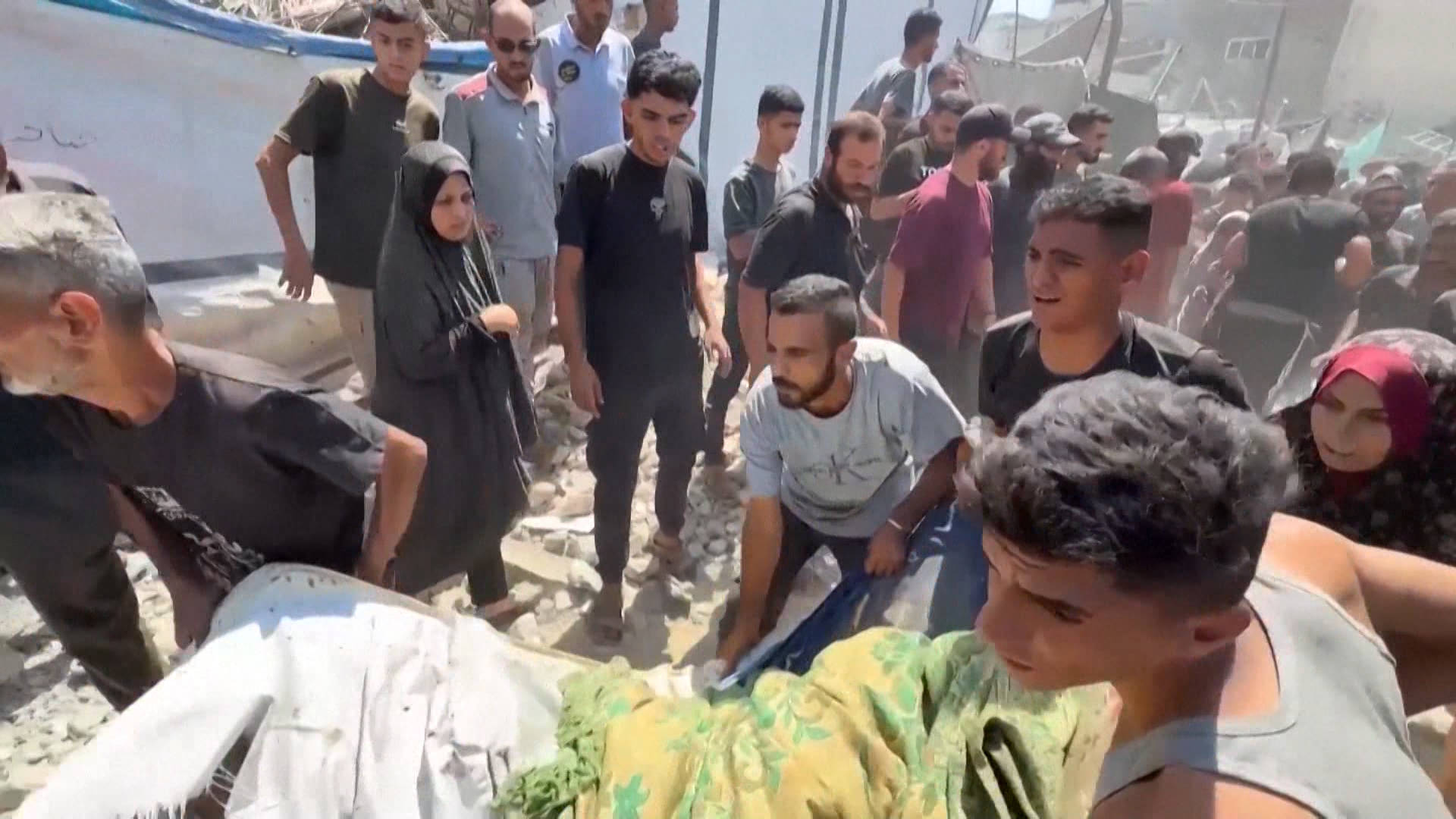 Israeli Attacks Kill Dozens of Palestinians as Army Claims to Control 40% of Gaza City