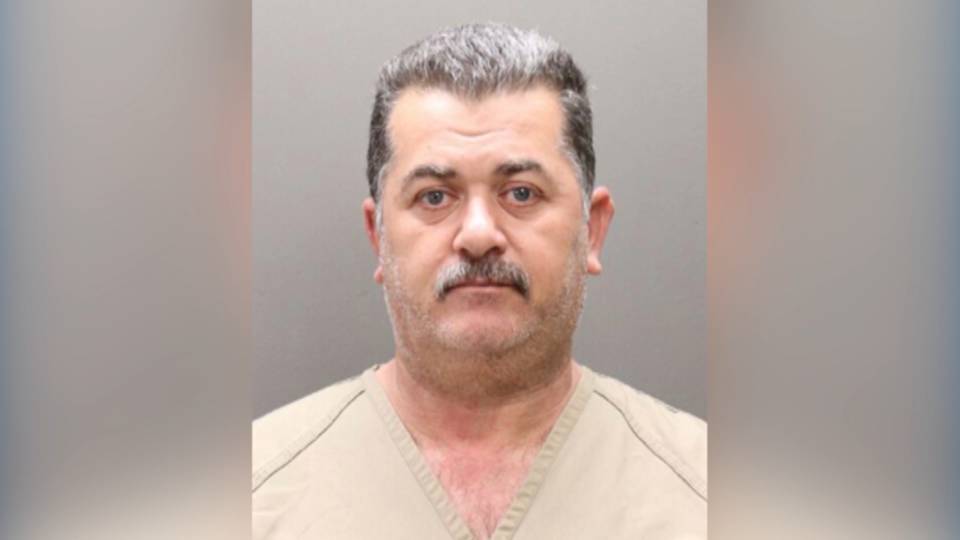 Un hombre iraquí es arrestado por un complot para asesinar a George W. Bush  en el que informantes del FBI desempeñaron un papel clave | Democracy Now!