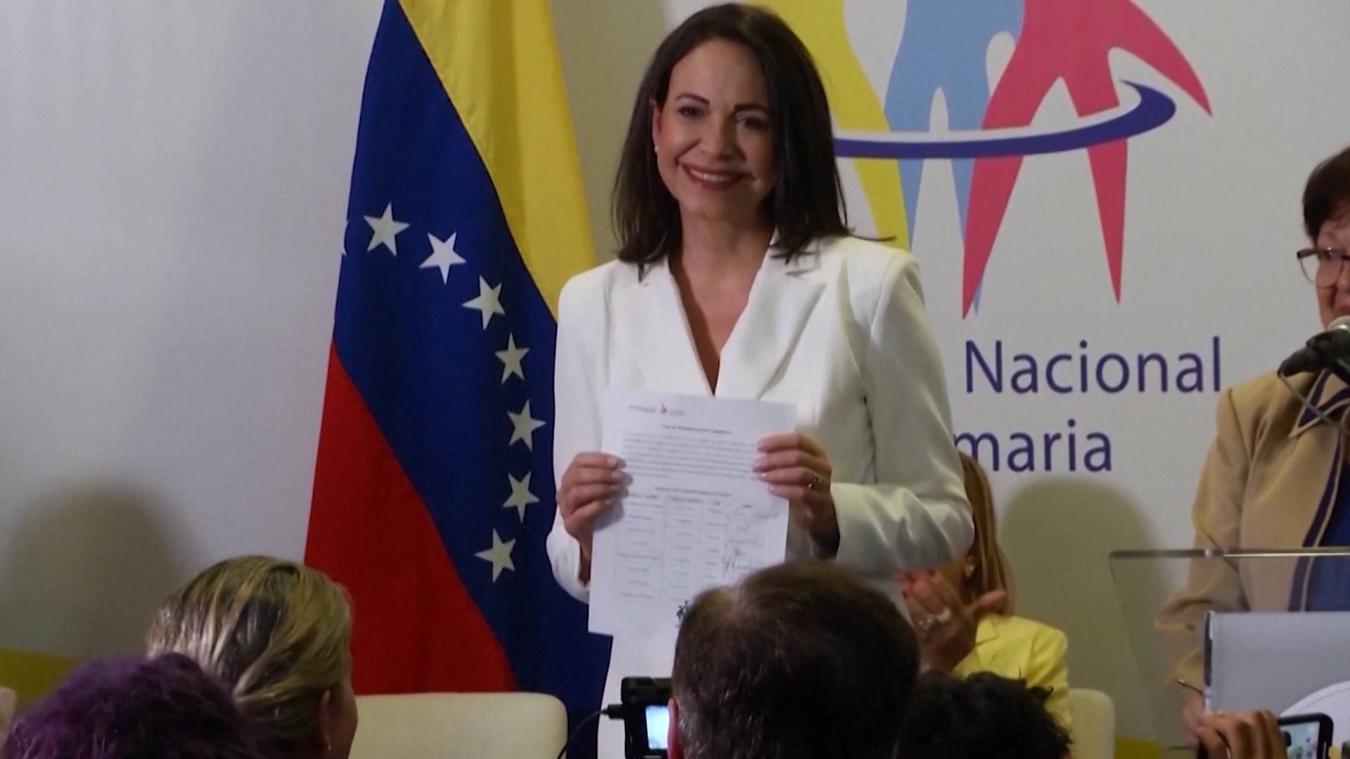 „Wäre eine große Ehre“: Machado bietet Trump an, den Nobelpreis mit ihm zu ...