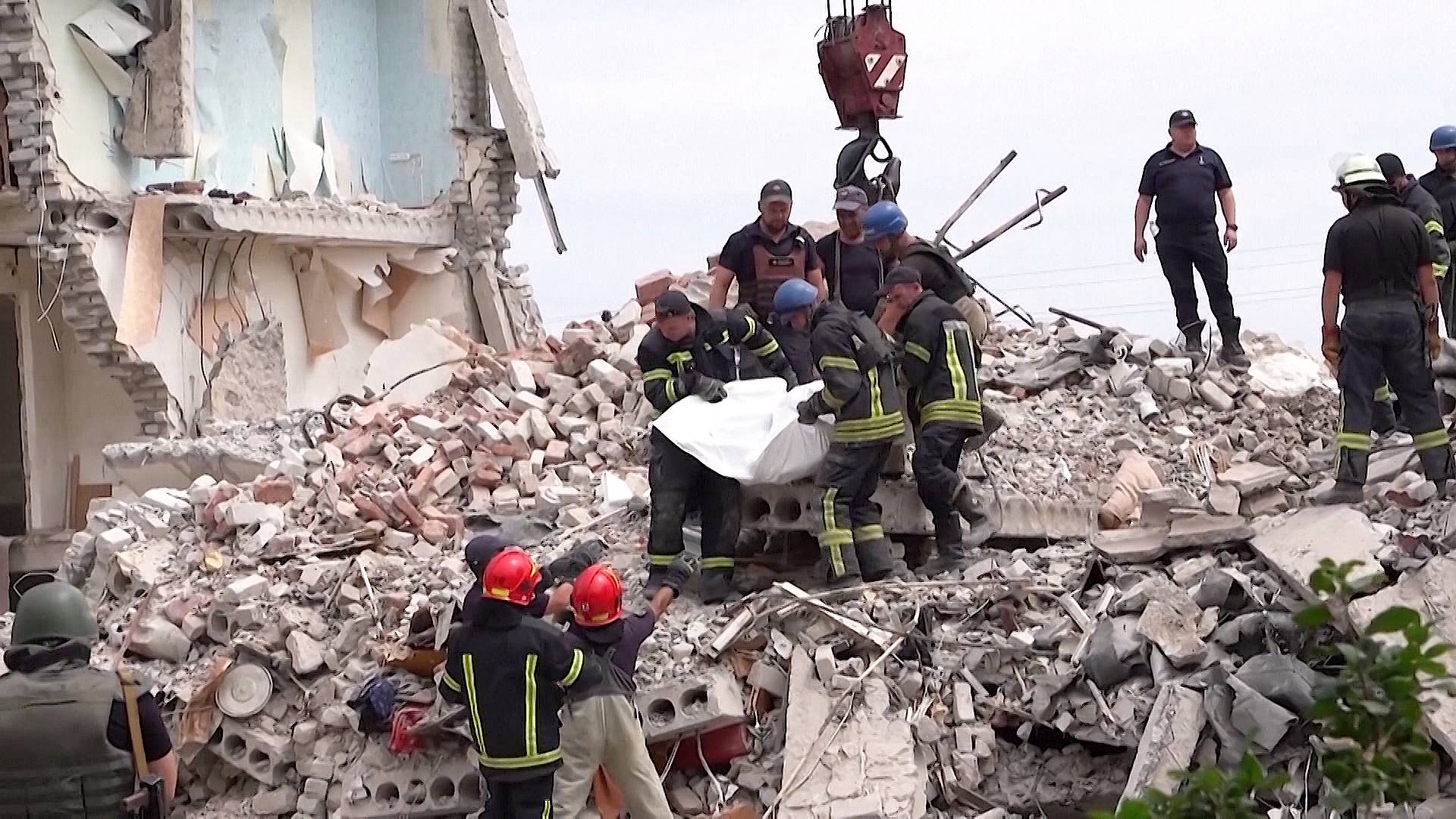 Russia Accused of Killing 18 in Rocket Attack on Apartment Complex in Donetsk