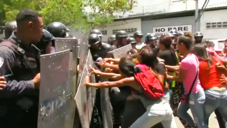 Venezuelan Policemen Suspected of Involvement in Deadly Jail Fire Detained