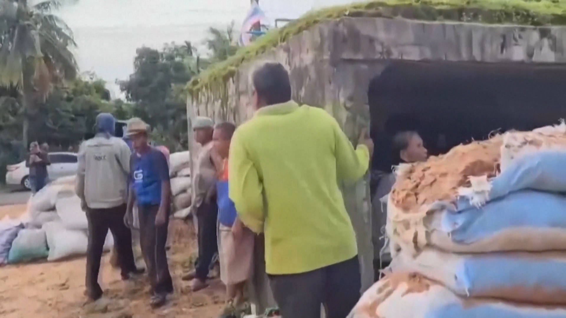 Clashes Between Thailand and Cambodia Erupt Again After Trump-Brokered ...