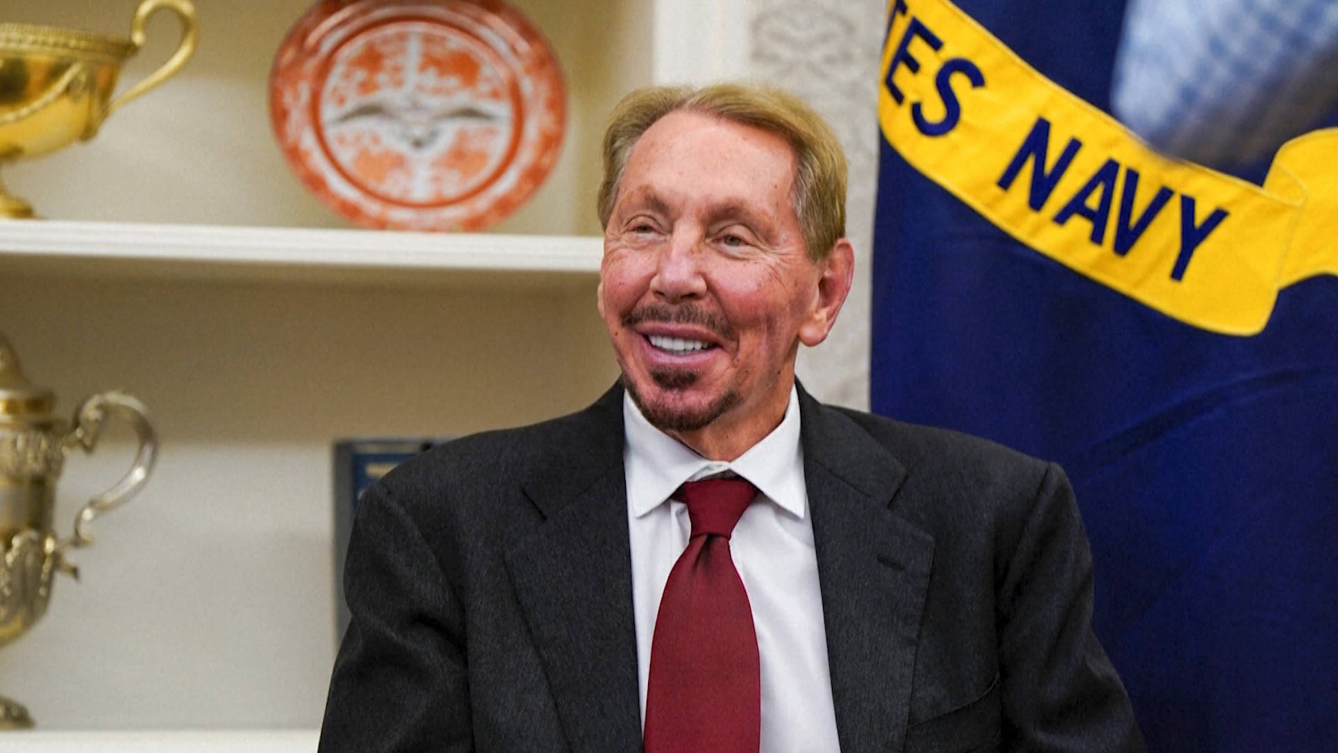 Larry Ellison Offers $40 Billion Guarantee in Paramount’s Hostile Bid for Warner Bros.