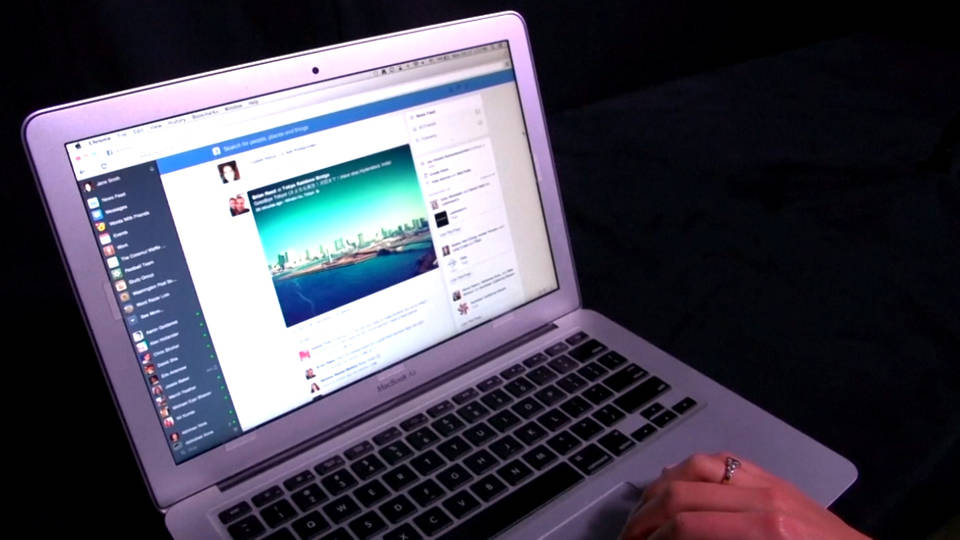 H11 facebook scroll