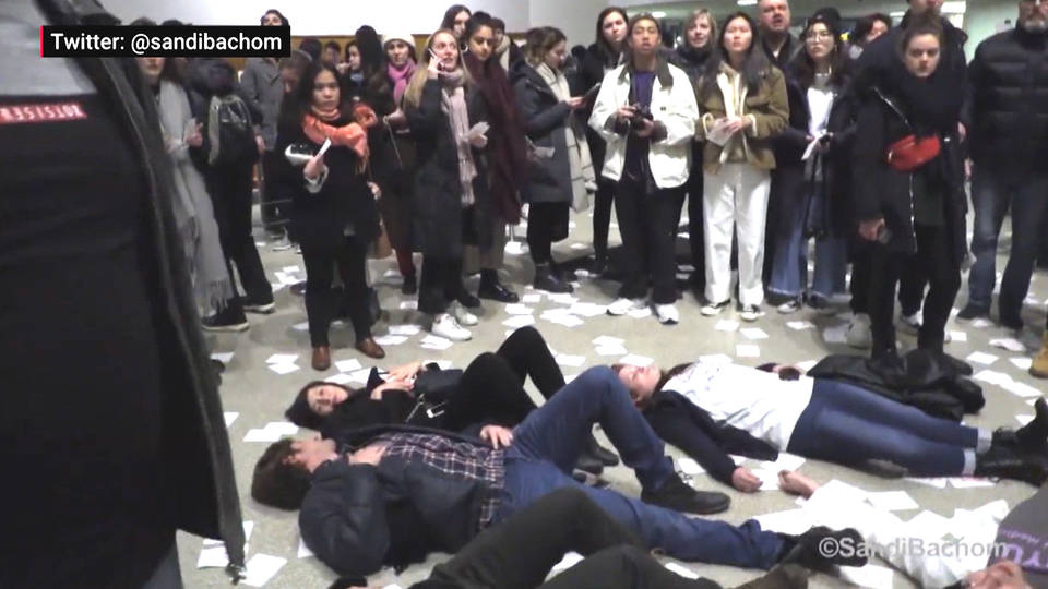H13 guggenheim sackler protest