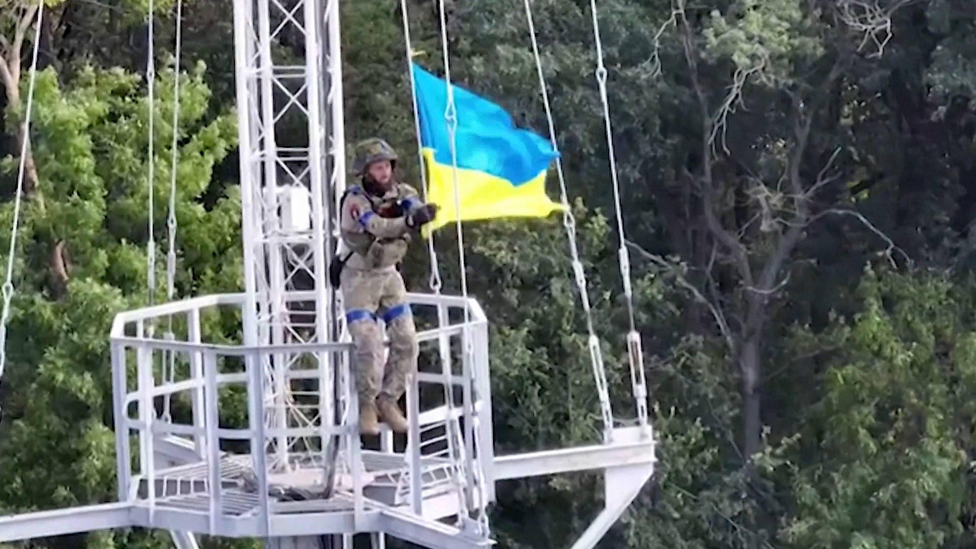 Ukraine Retakes 6,000 Square Kilometers from Russia, Asks for More Weapons