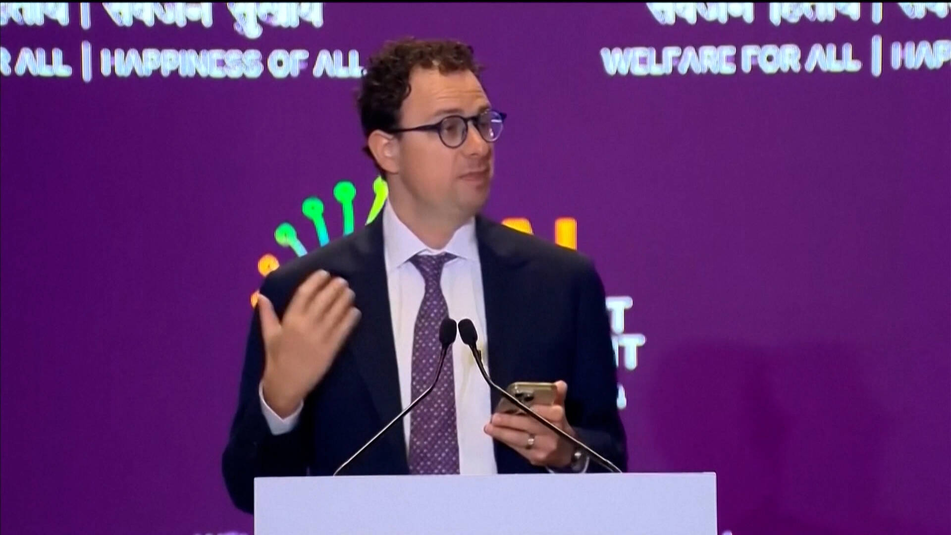 Anthropic’s CEO Calls for the Development of Artificial Intelligence to Slowdown