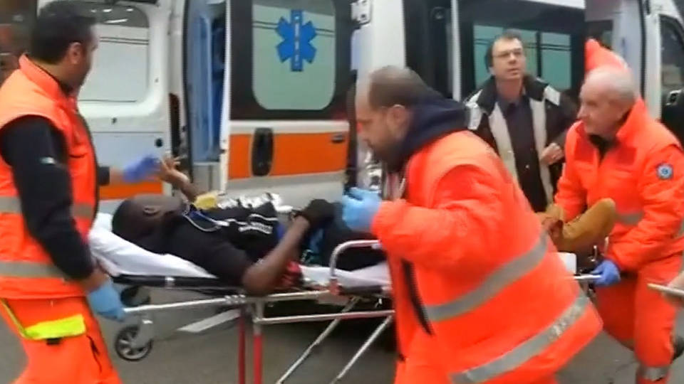  h12 italy migrants attacked