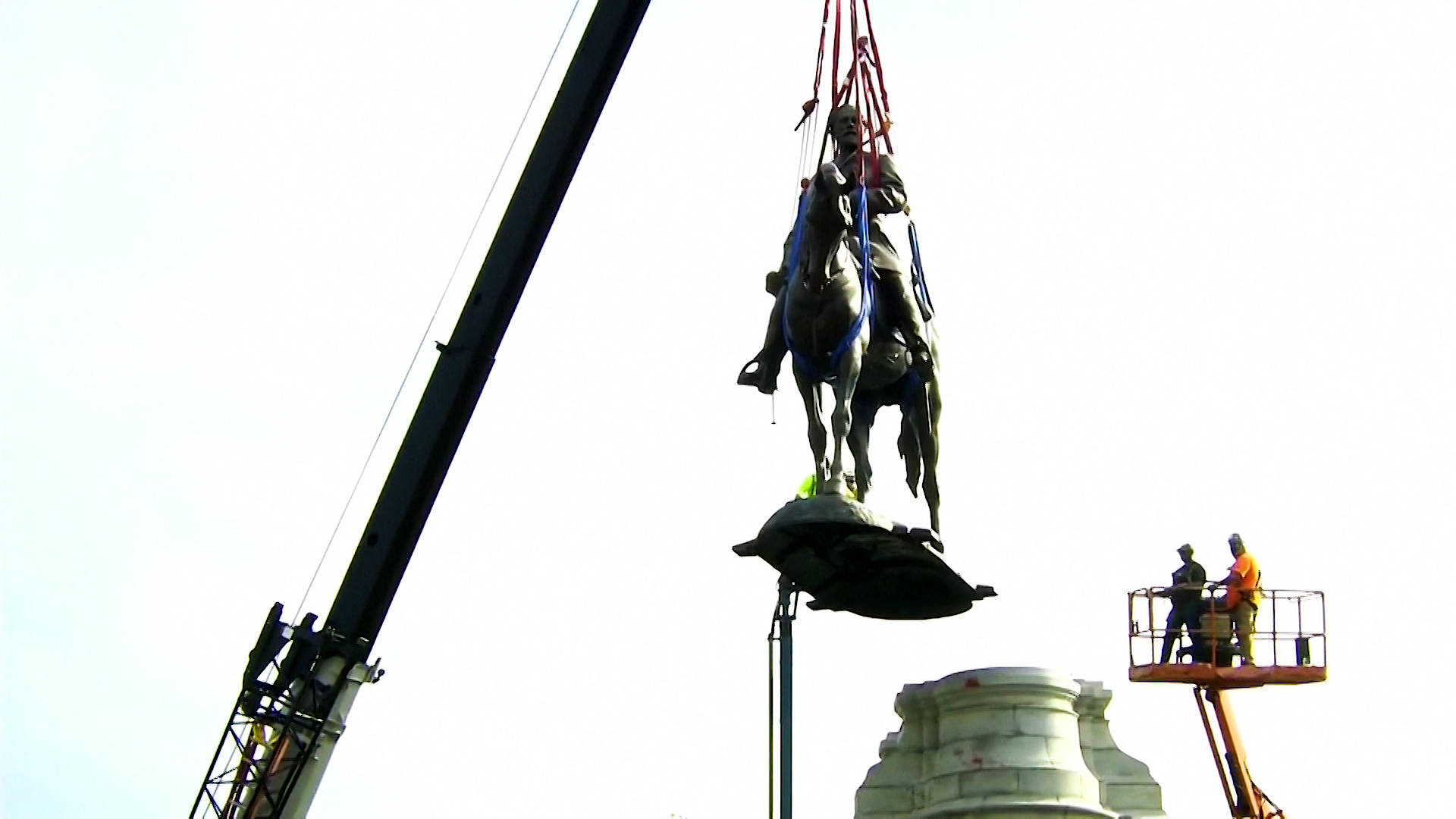 Virginia Removes Statue of Confederate General Robert E. Lee - Democracy Now!