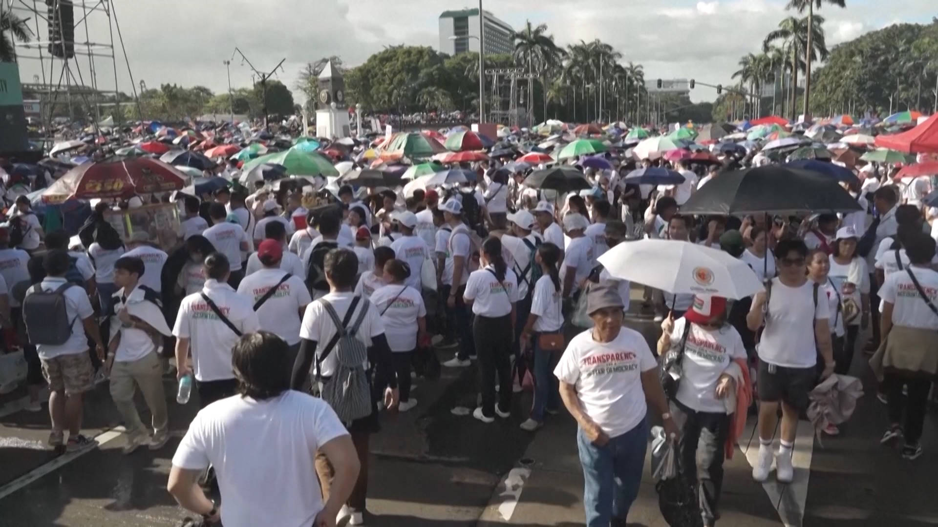 Hundreds of Thousands of Demonstrators in the Philippines Call for Accountability in Flood Corruption Scandal
