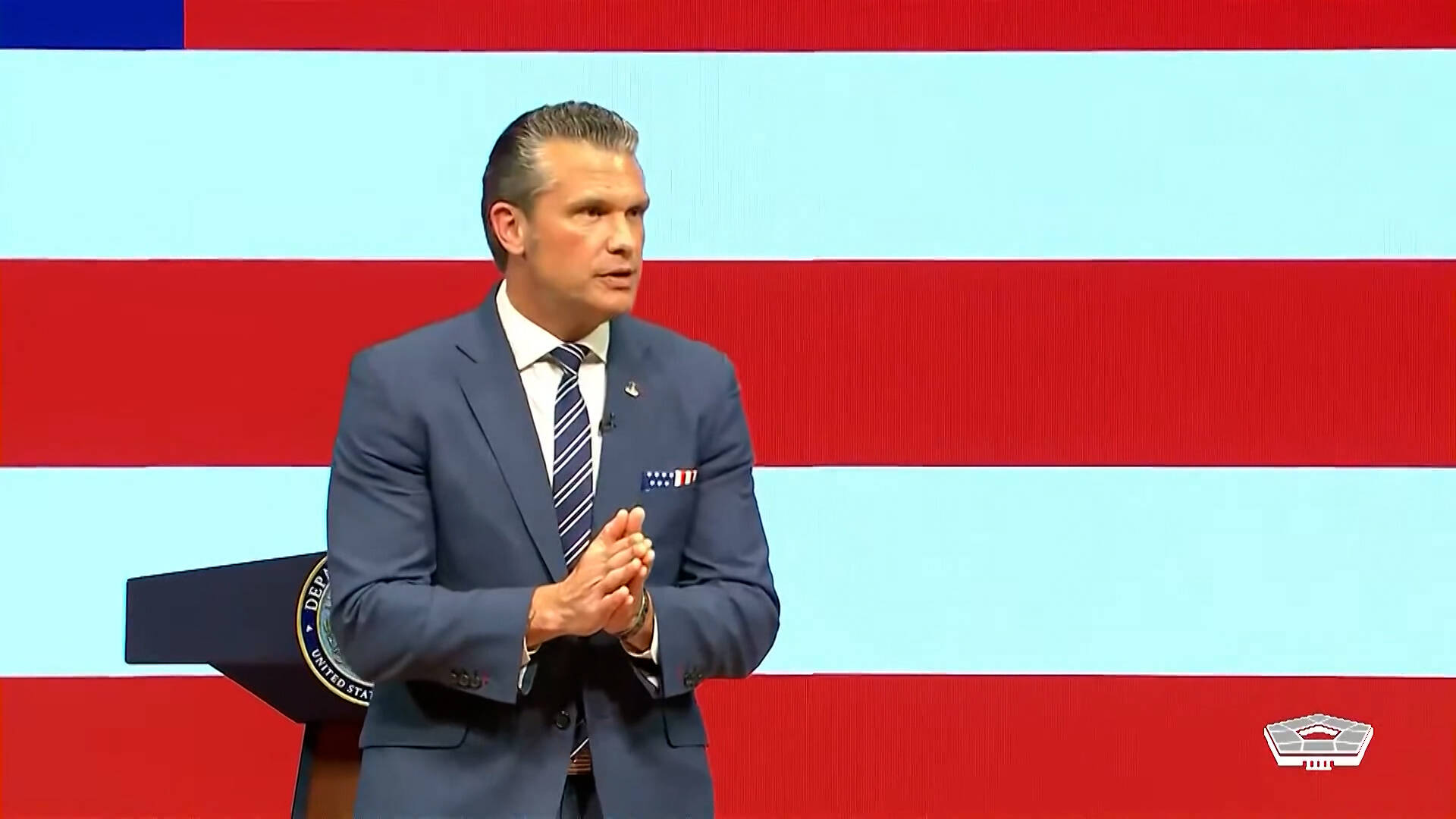 Hegseth kündigt „AutoWarCom“ zur Überwachung autonomer Drohnen und Roboter ...