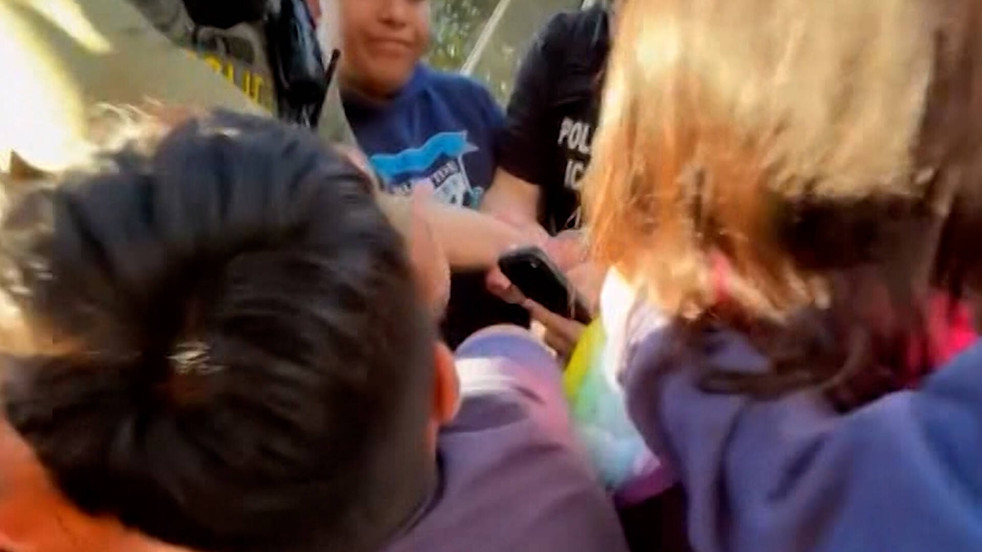 Video Shows Bystanders Attempting to Intervene in Violent ICE Arrest in ...