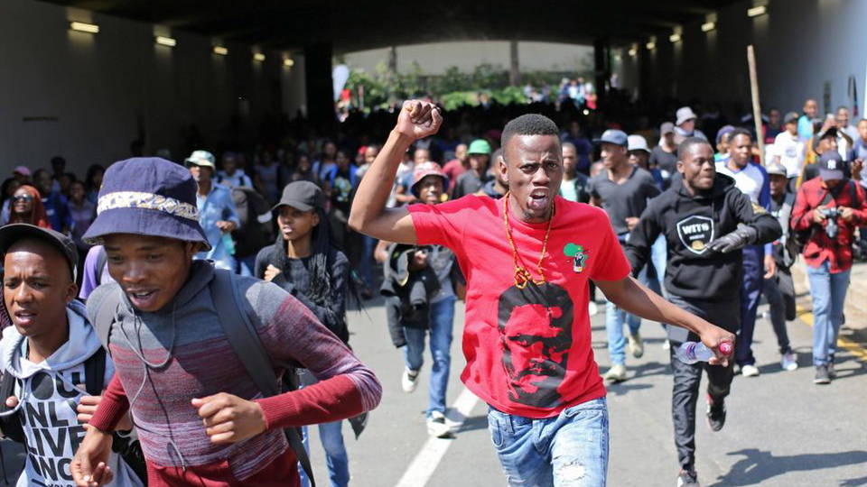 H5 johannesburg students protest tear gas