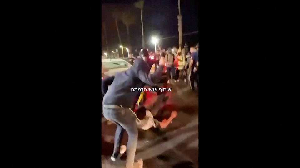 h3-death-to-arabs-chants-israeli-mob-assault-driver.jpg