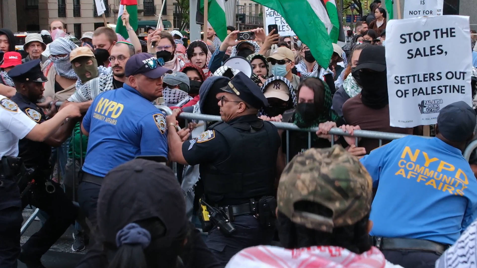Protesters Gather Outside New York Synagogue to Demonstrate Against West Bank Real Estate Expo