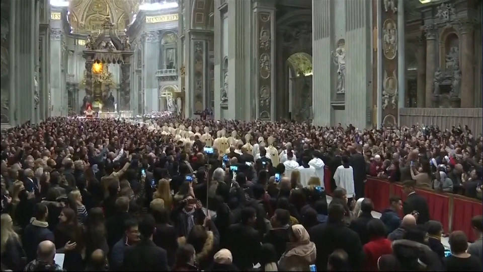 H18 pope christmas mass