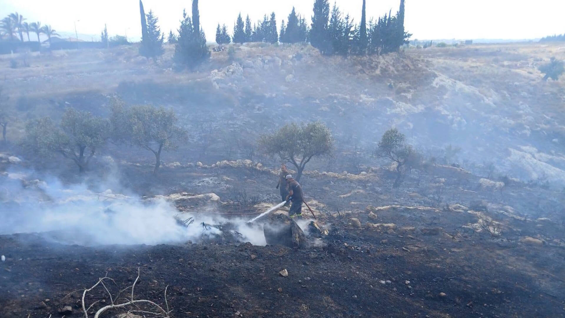 Feuerwehrleute beschuldigen israelische Streitkräfte, im Südlibanon ...