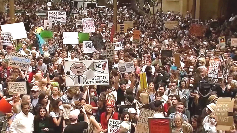 H8 australia protests fires climate change smoke sydney
