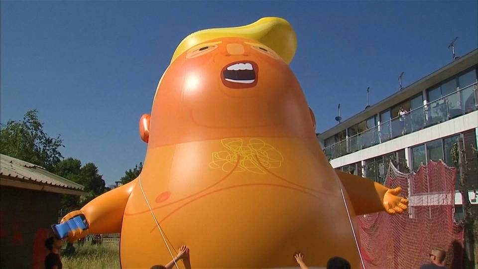 H17 trump blimp uk