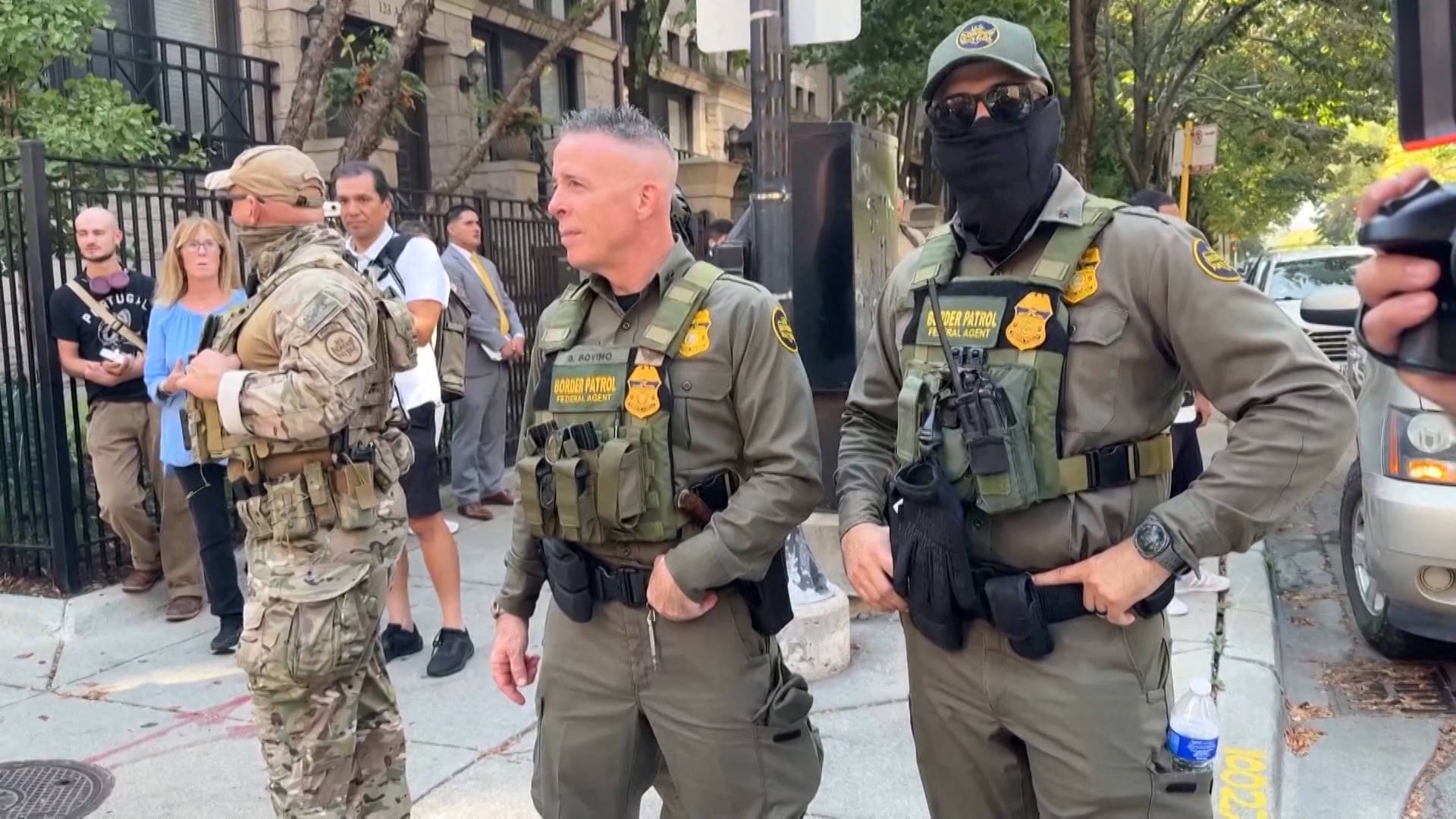 Armed Federal Agents Patrol Downtown Chicago as Trump Admin Escalates ...