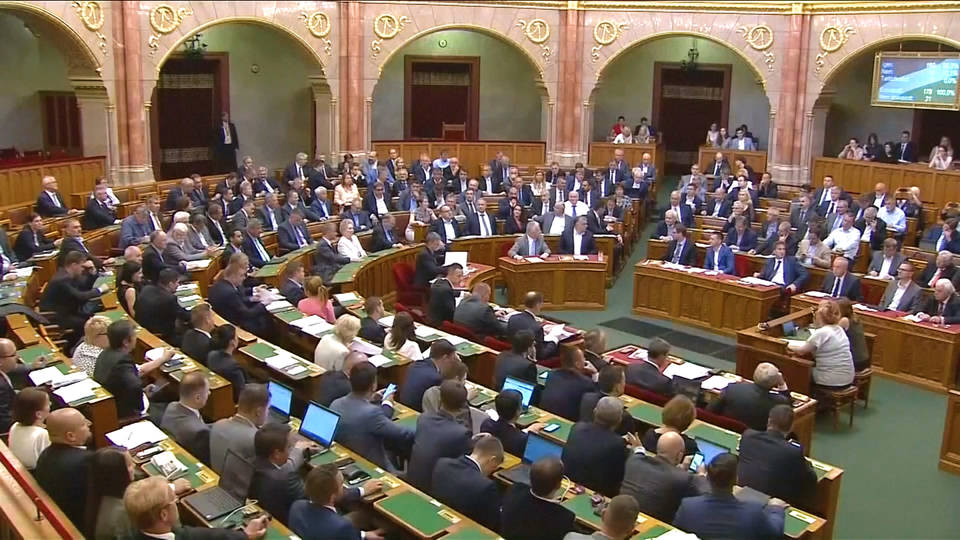 H8 hungary criminalizes helping migrants