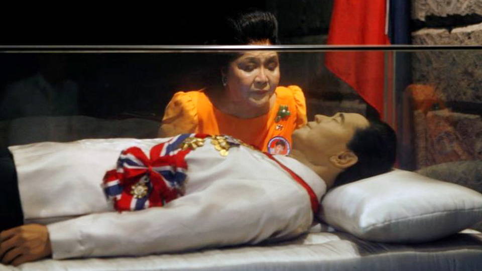 H11 marcos glass coffin