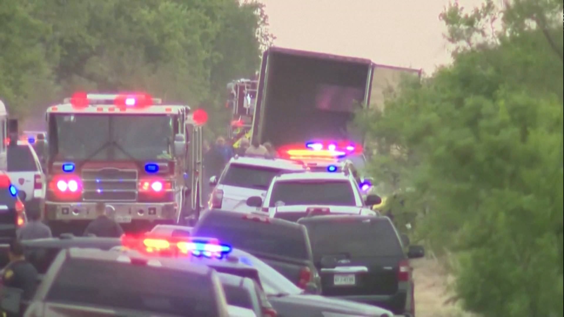46 migrantes encontrados mortos em trailer de caminhão abandonado no Texas