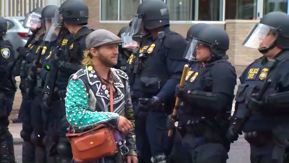 H4 federal police evict occupy ice portland