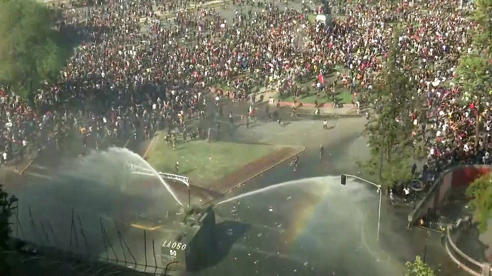 H6 chile mass protest continue santiago killed curfew buenos aires argentina juan carlos giordano