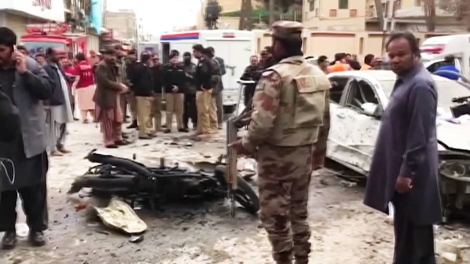 H5 pakistan suicide bomb kills at least 8 at religious rally