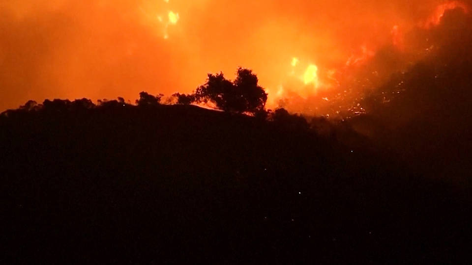 H6 trump threatens cut off federal funding california wildfires twitter gavin newsom