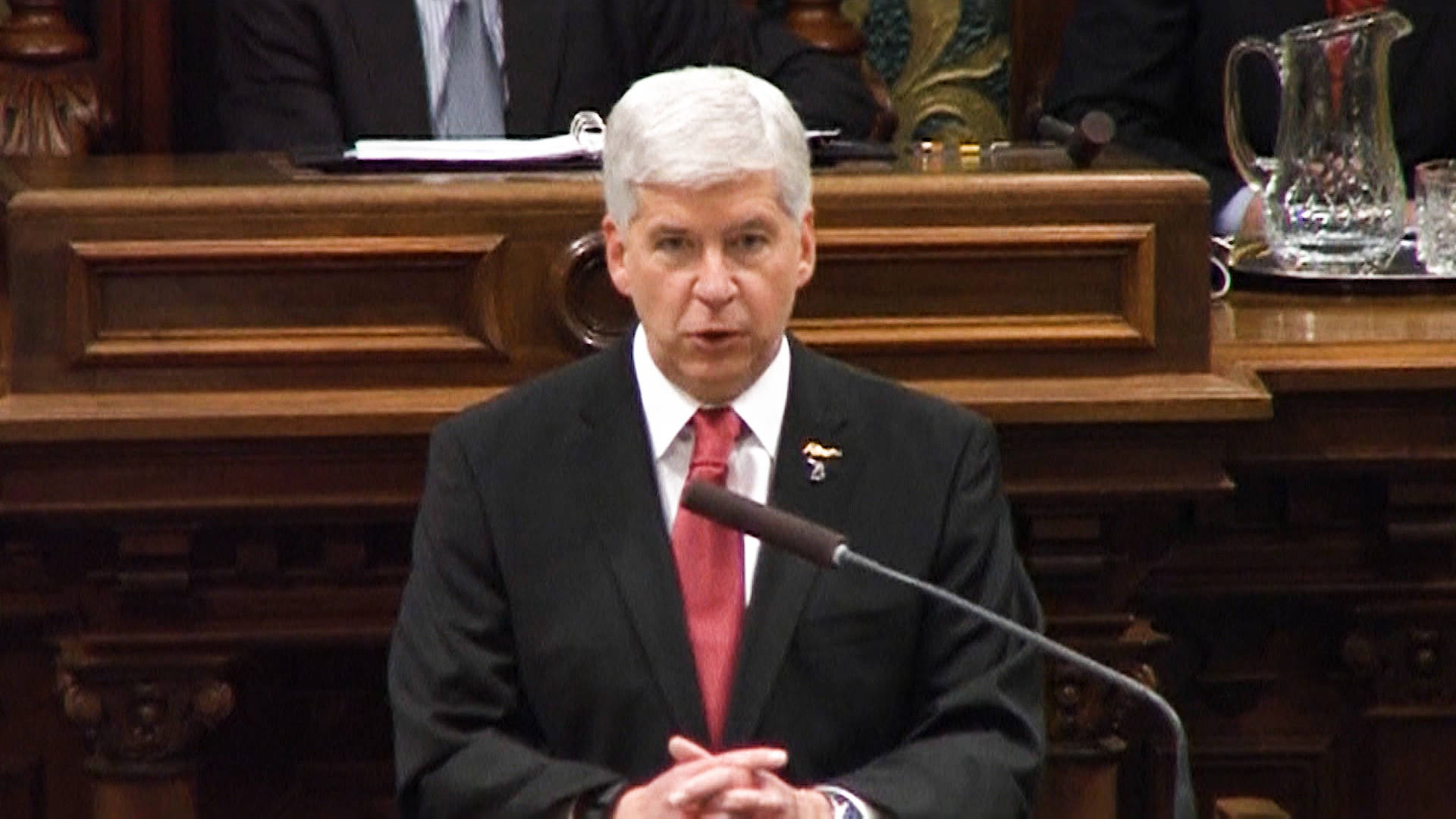 Exgobernador del estado de Michigan acusado por la crisis de envenenamiento por contaminación del agua en la ciudad de Flint | Democracy Now!