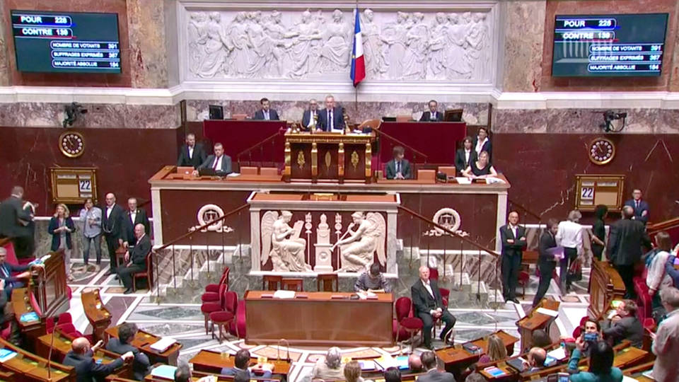 H8 anti migrant bill france