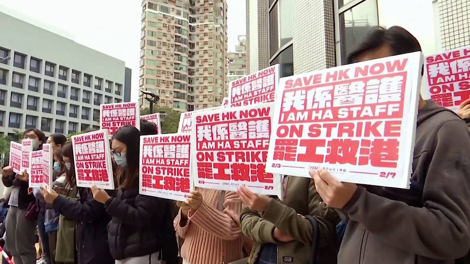 H3 hong kong medical workers demand border closure coronavirus claims life hong kong man