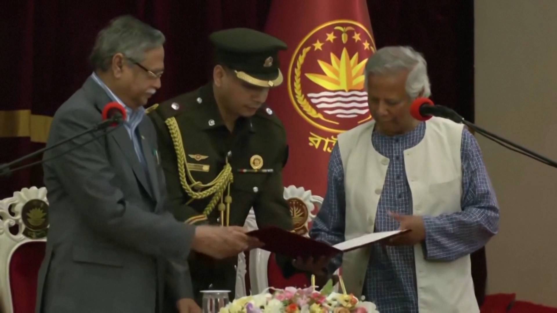 Muhammad Yunus Sworn In to Lead Bangladesh’s Interim Gov’t