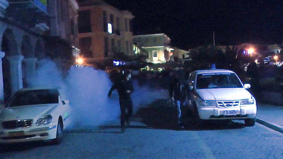 H9 greece far right attack migrants