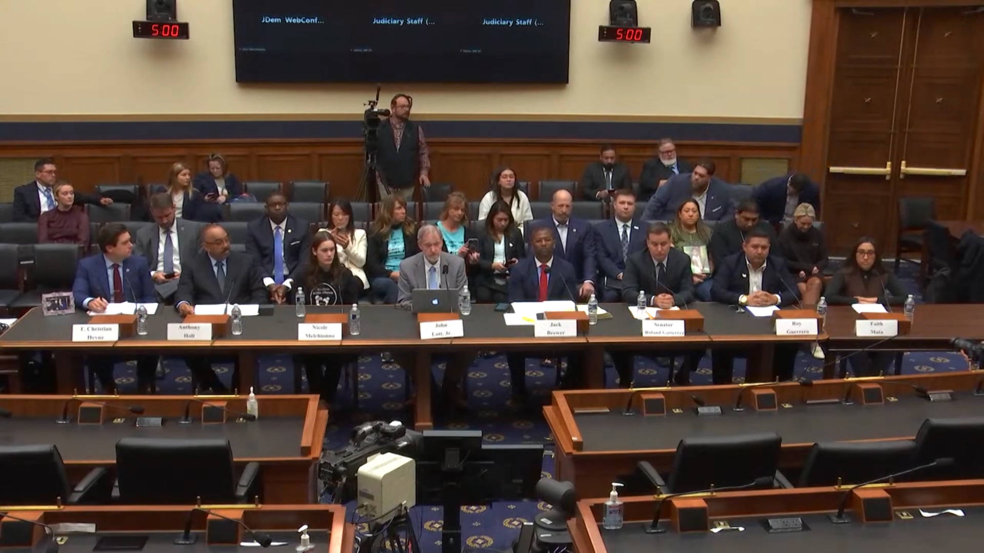 Relatives of the victims of the Uvalde massacre testify before the US House of Representatives and criticize the inadequate response of the police