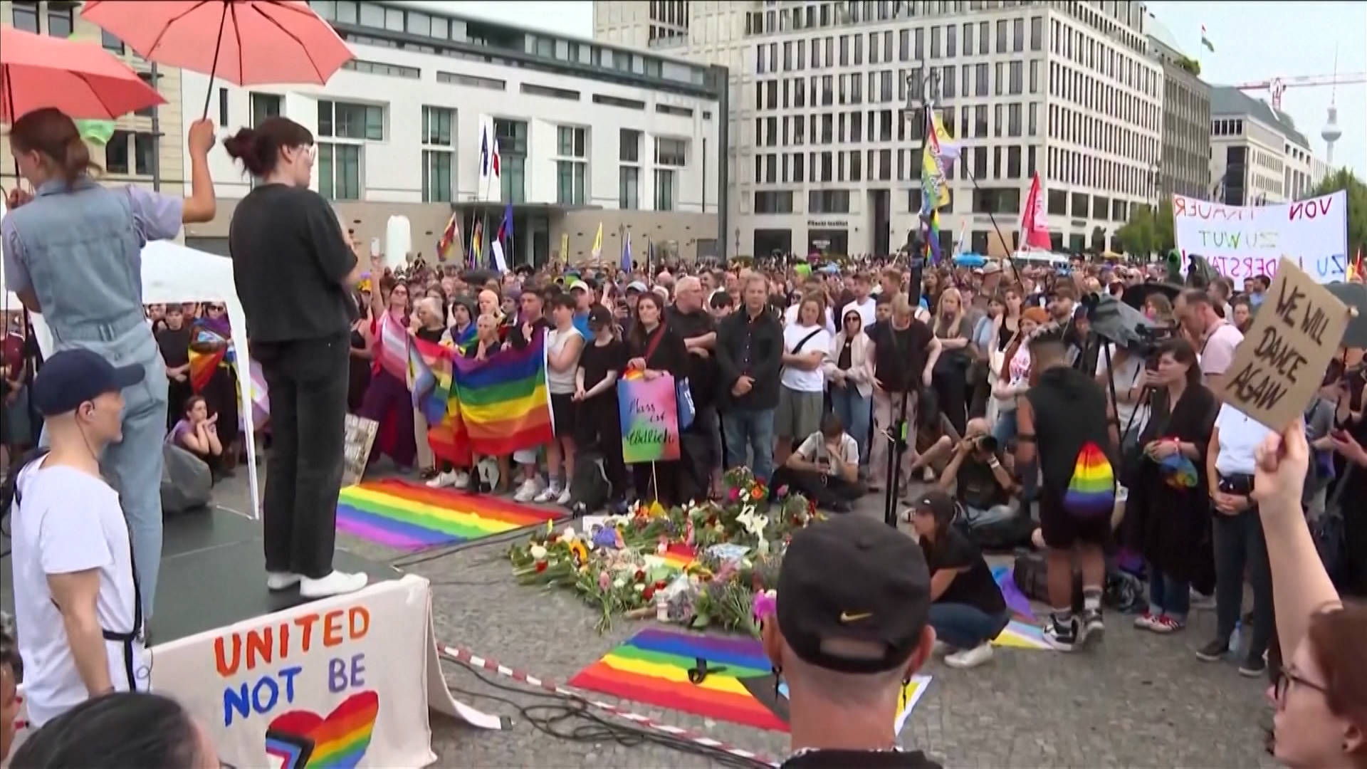 Berliner Polizei erschießt Verdächtigen bei Angriff auf Pride-Festival