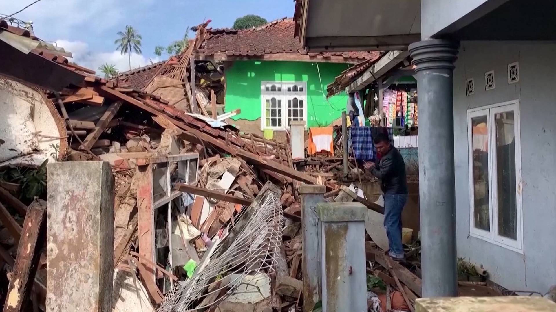 Death Toll from Java Earthquake Rises to 268