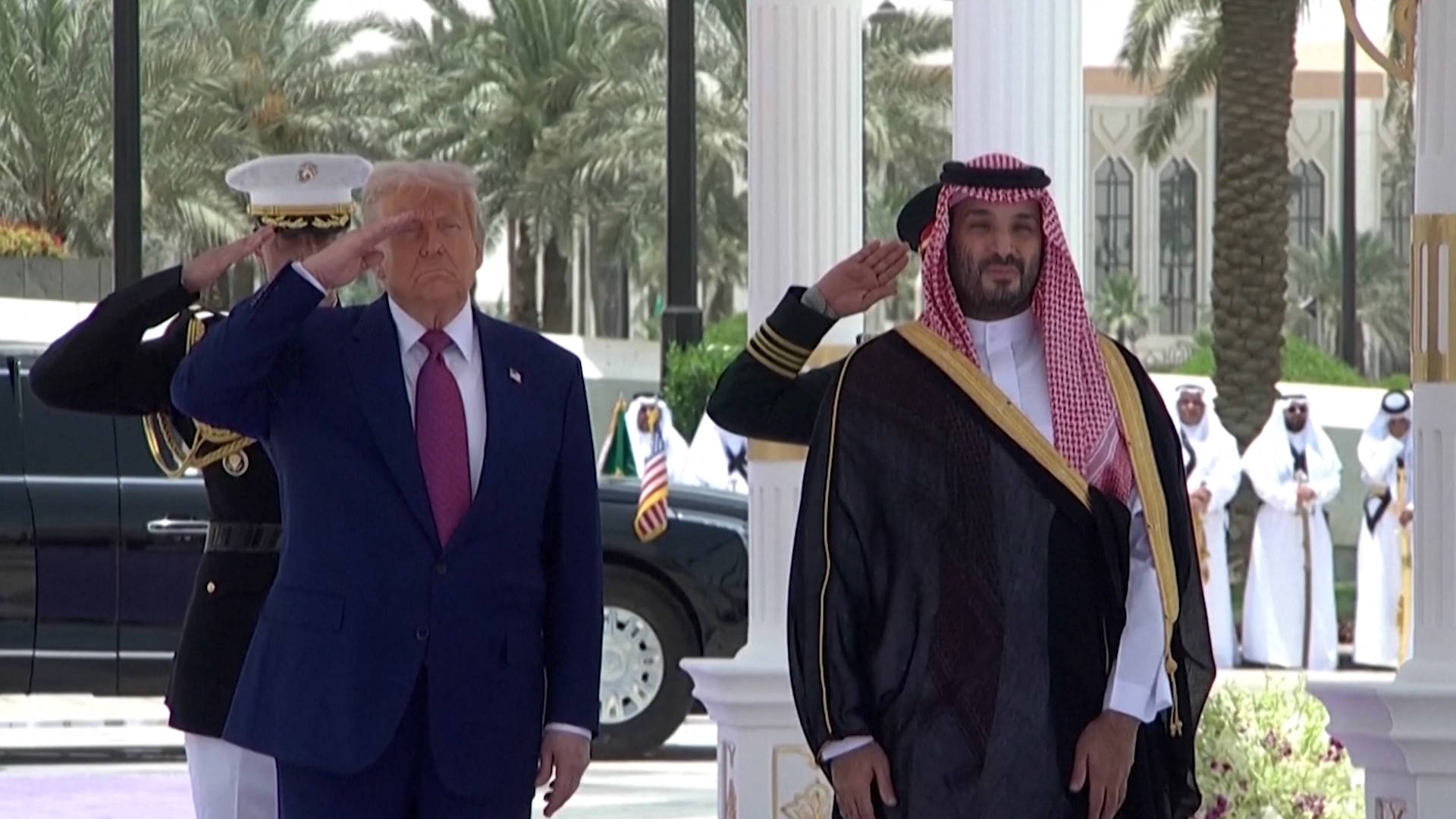 Saudischer Kronprinz begrüßt Trump und milliardenschwere CEOs in Riad ...
