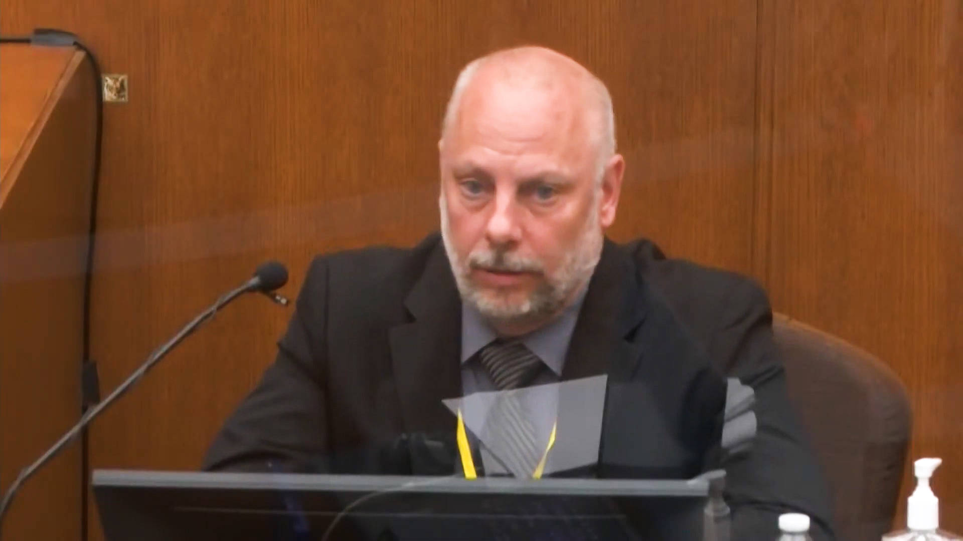 Exsupervisor del agente Derek Chauvin afirma que la maniobra de restricción que se le aplicó a George Floyd violó las políticas de la policía sobre uso de la fuerza | Democracy Now!