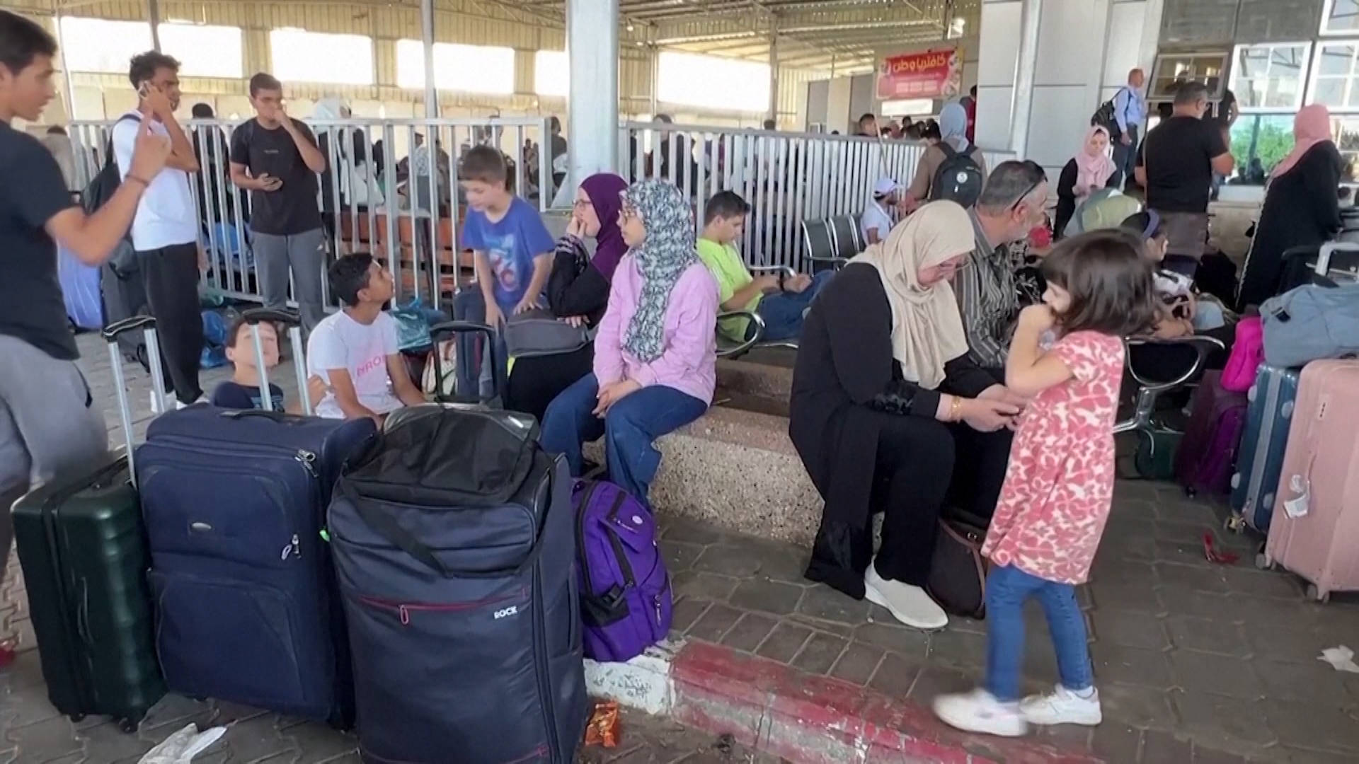 Gaza Evacuations Resume as Israel Blocks Crossing for Certain Nationalities