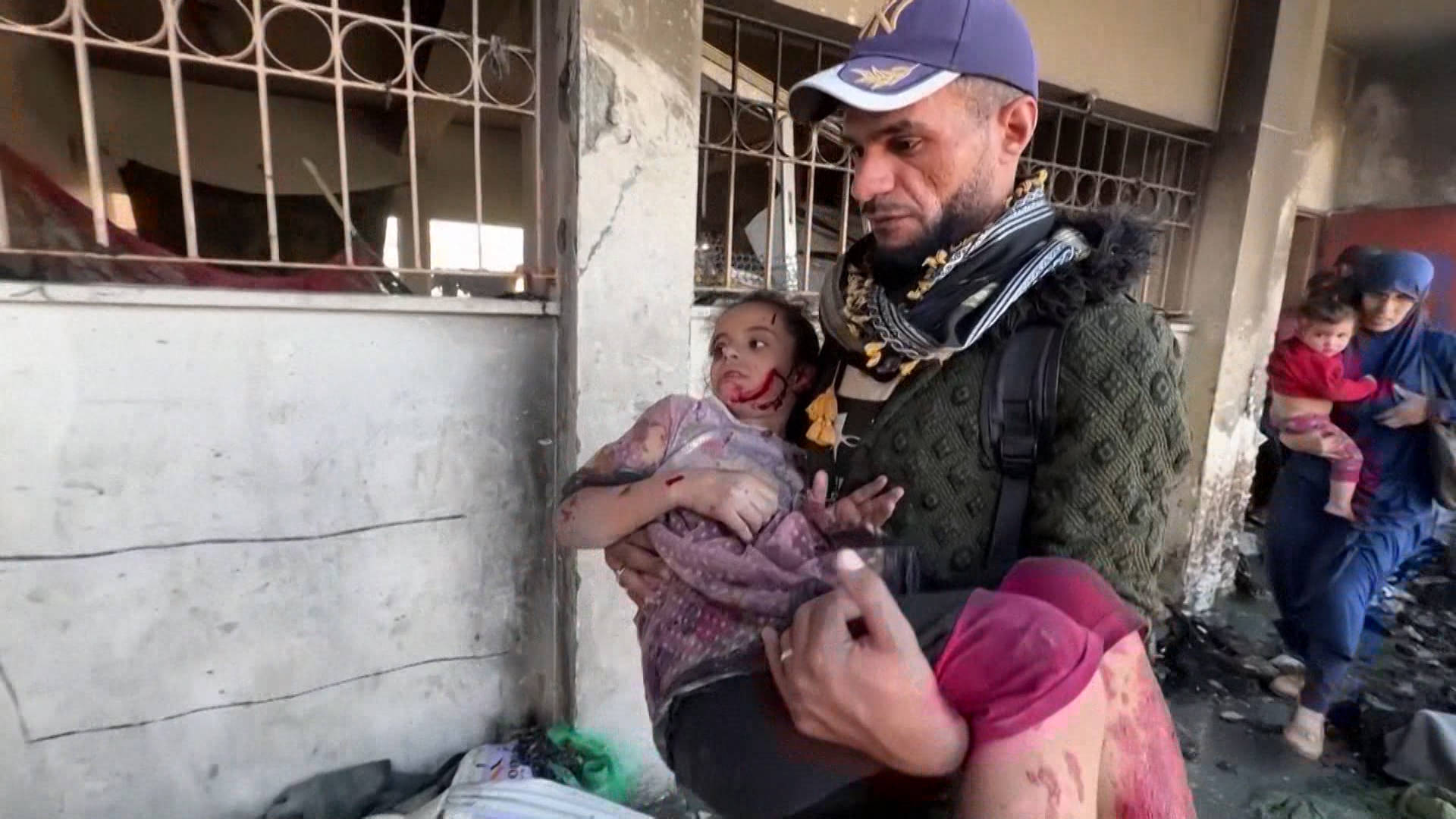 En medio de la ofensiva de Israel contra Gaza, las armas explosivas causaron un número récord de muertes y lesiones infantiles en 2024 – Democracy Now!